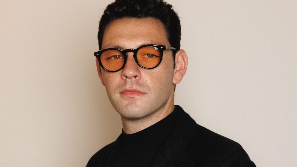 10 mil projetos de Elliot Grainge processados ​​​​por dinheiro da Internet por má conduta