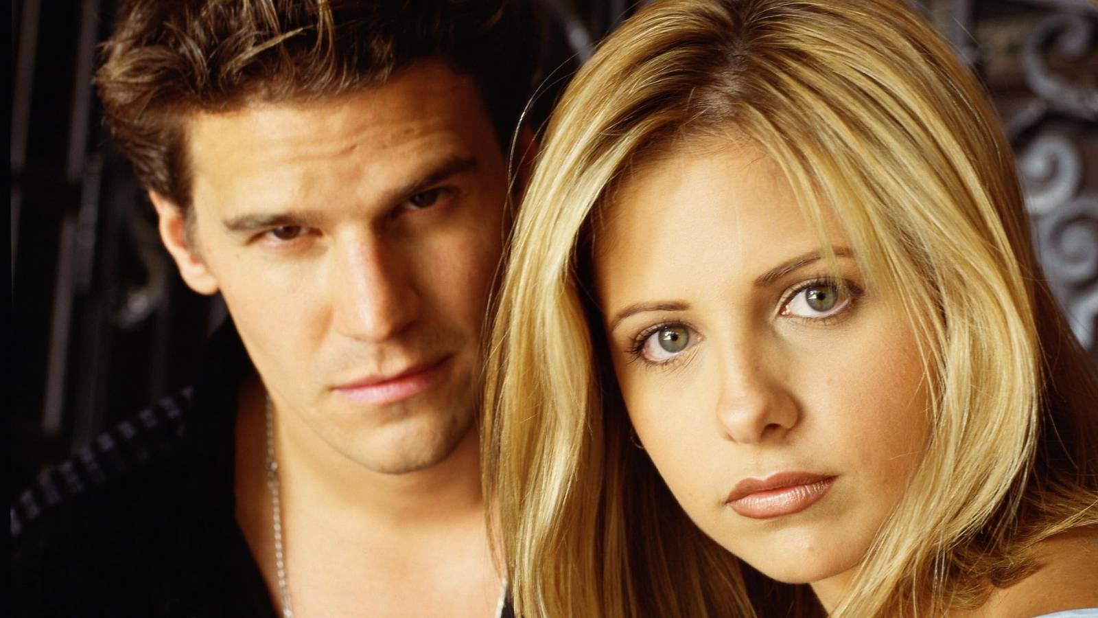 5 séries de fantasia que superam Buffy, a caçadora de vampiros