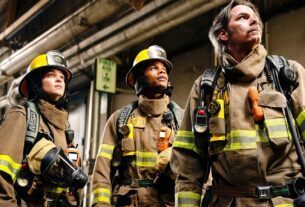 Agora eu entendo a razão por trás do êxodo do elenco da 4ª temporada de Fire Country