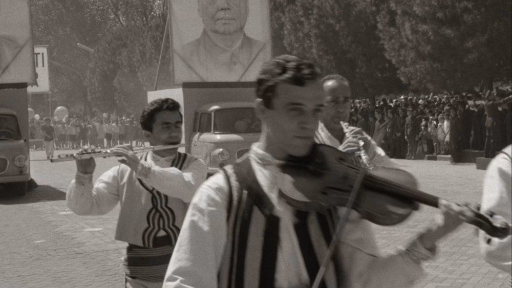 Arquivos de propaganda da Albânia revelam paixão pelo cinema