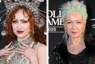 Chappell Roan elogia Cyndi Lauper no Rock Hall por Voice, Glam, Advocacy