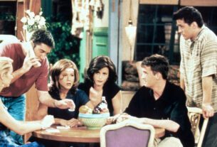 Friends, from left: Lisa Kudrow, David Schwimmer, Jennifer Aniston, Courteney Cox, Matthew Perry, Matt LeBlanc, 'The One With Ross' New Girlfriend', (Season 2, ep. 201 aired Sept. 21, 1995), 1994-2004.
