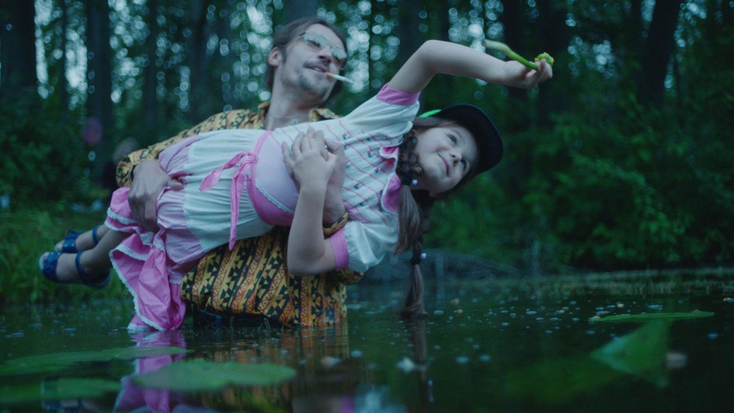 Filme POFF 'Carne, Sangue e Até um Coração' da Letônia sobre Filha, Pai