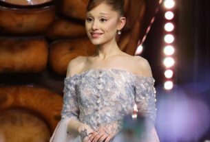 Homem que agarrou Ariana Grande em Singapura é acusado em tribunal