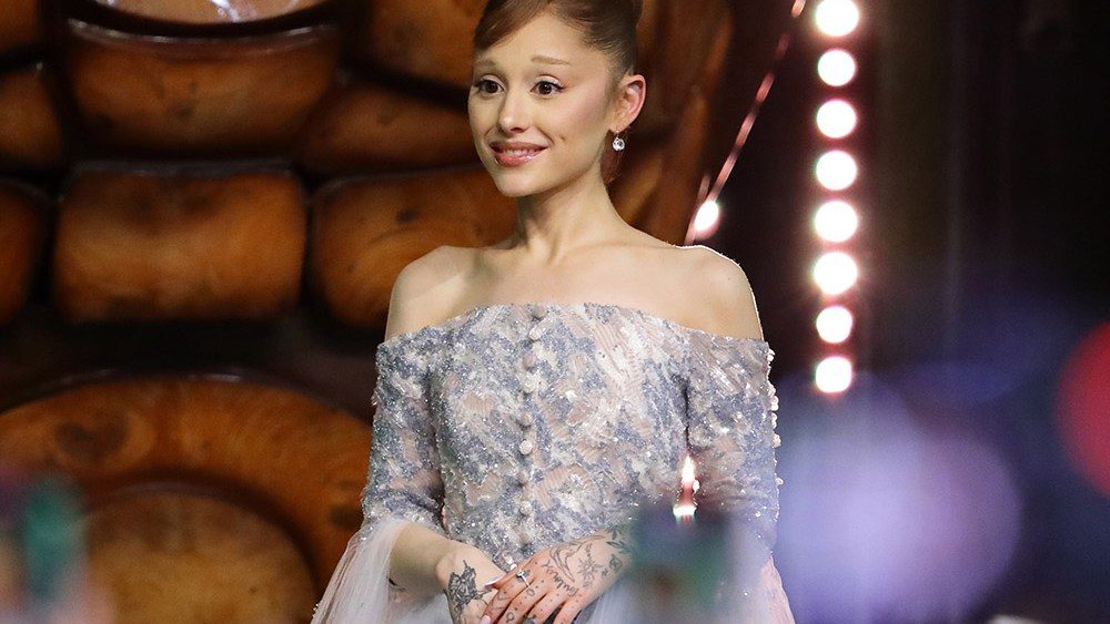 Homem que agarrou Ariana Grande em Singapura é acusado em tribunal