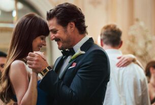 MATERIALISTS, from left: Dakota Johnson, Pedro Pascal, 2025. ph: Atsushi Nishijima / © A24 / courtesy Everett Collection