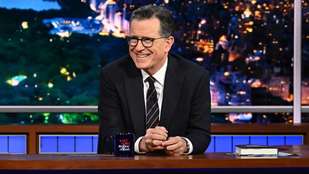 Stephen Colbert confronta teorias de que Trump teve seu programa cancelado