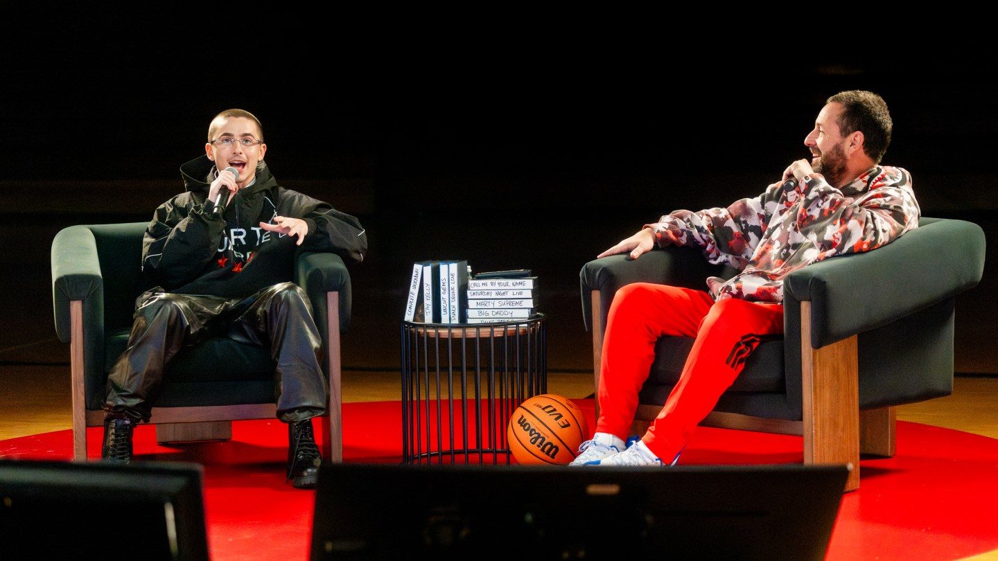 Timothée Chalamet e Adam Sandler falam sobre Oscar, basquete e fama